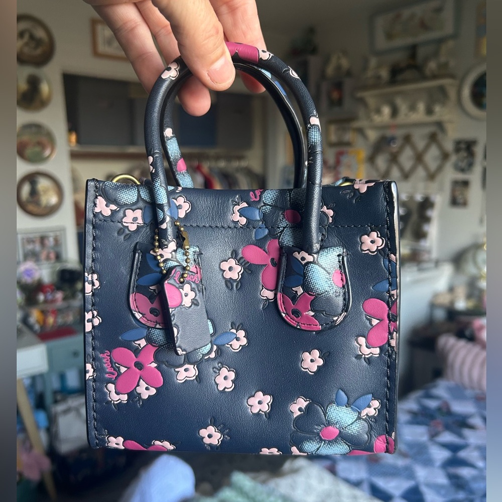 Cashing Carry Floral Leather Tote 14